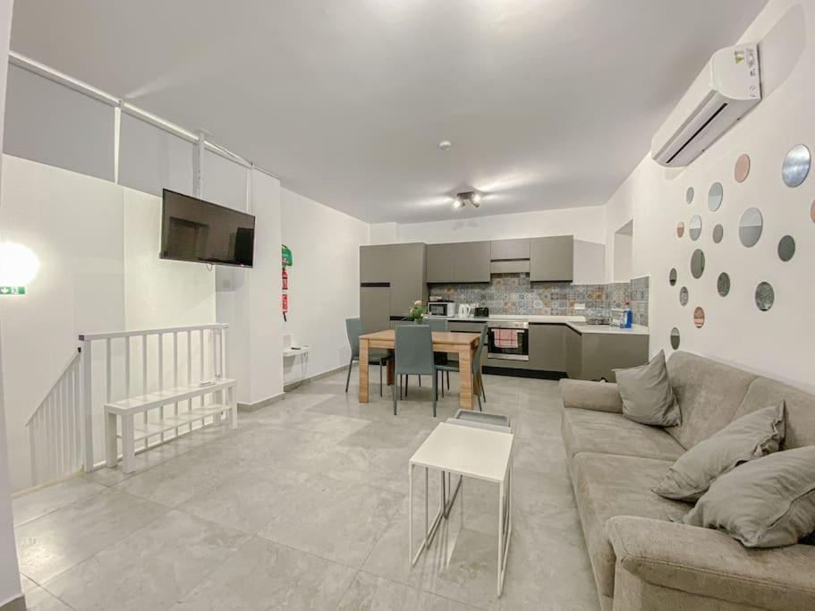 Designer Duplex Penthouse In Floriana 아파트 외부 사진