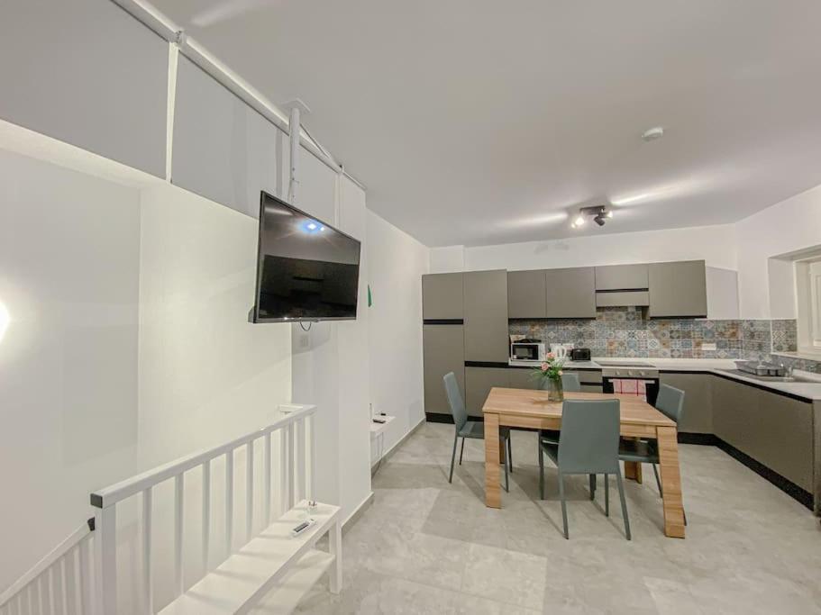Designer Duplex Penthouse In Floriana 아파트 외부 사진