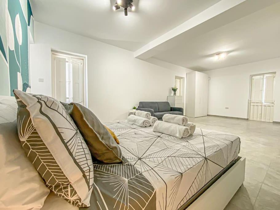 Designer Duplex Penthouse In Floriana 아파트 외부 사진